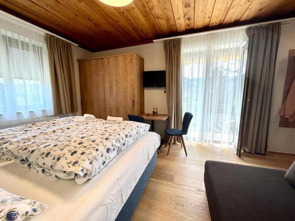 Pension Sommerauer Hallein Bagian luar foto