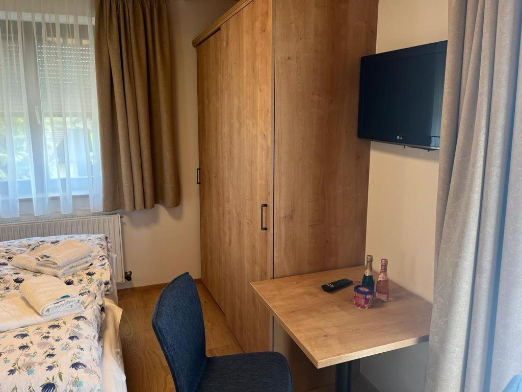Pension Sommerauer Hallein Bagian luar foto